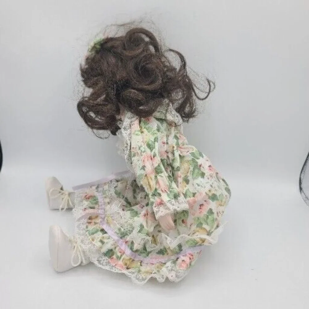 Brinns 1990 Porcelain Doll Liz Brown Hair Blue Eyes With Glasses